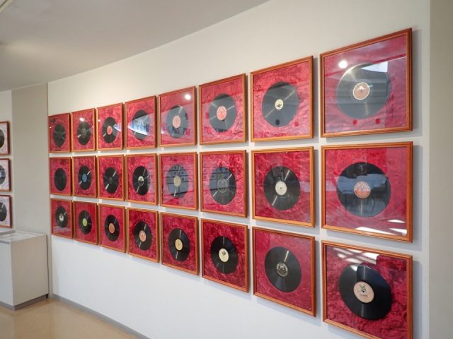 新冠町『レ・コード館』収蔵レコード数100万枚超 専用ホールでリクエストしたレコードを聴ける