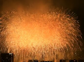 豊平川花火大会(道新・UHB)2026|7月31日(金)午後7時40分開始~周辺道路は交通規制 17 豊平川花火大会(道新・UHB)2026|7月31日(金)午後7時40分開始~周辺道路は交通規制